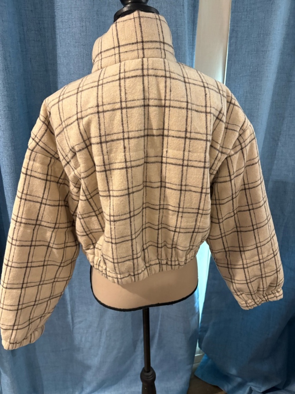 Le Lis Cream and Black Plaid Cropped Puffer - Picture 2 of 8